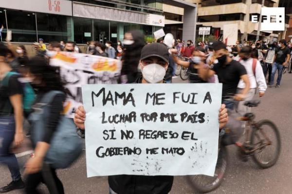 La tensión reina en las calles de Colombia, donde persisten las protestas contra el Gobierno mientras crece el clamor al presidente Iván Duque para que abra un diálogo nacional y terminen los desórdenes y la violencia policial