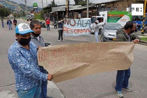 La tensión reina en las calles de Colombia, donde persisten las protestas contra el Gobierno mientras crece el clamor al presidente Iván Duque para que abra un diálogo nacional y terminen los desórdenes y la violencia policial