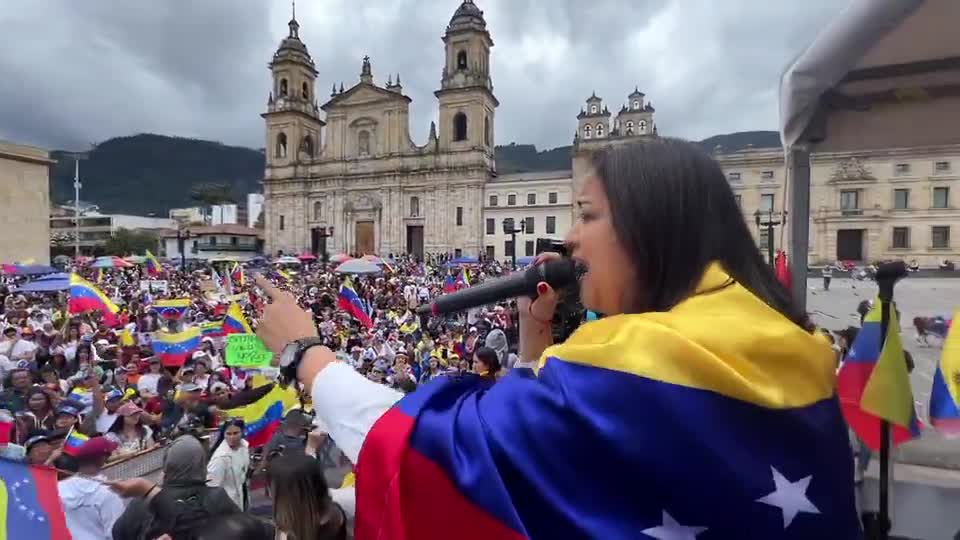 Abgeordneter @gabyarellanoVE von der Plaza de Bolívar in Bogotá: „Sagen Sie Ihrer Mutter, Ihrem Vater, Ihrer Familie, haben Sie Geduld mit uns, das Treffen findet nicht im Dezember statt, sondern im Januar, wenn Edmundo in Miraflores ist.