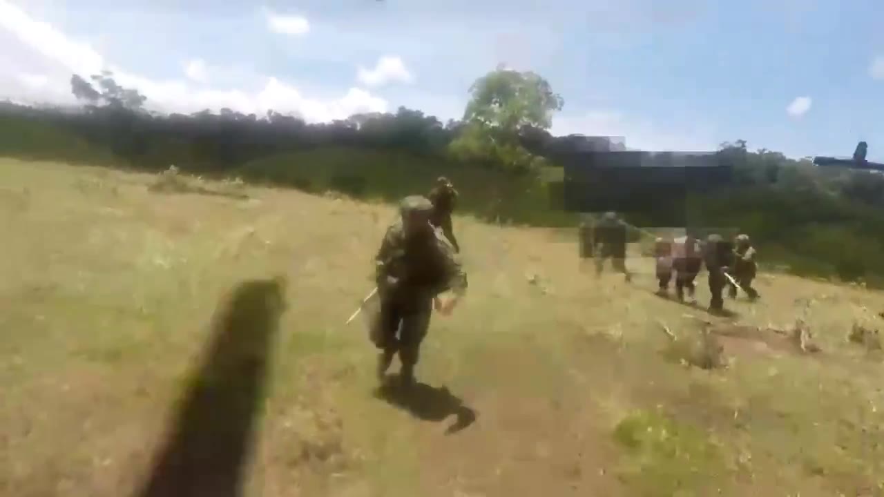 Département d'Antioquia, Colombie : Le @COL_EJERCITO a mené avec succès une opération de capture d'un individu suspecté d'être lié à l'ELN. L'opération a été menée à bord d'un UH-60L Black Hawk (EJC-2146) pour se déplacer rapidement dans la zone ciblée