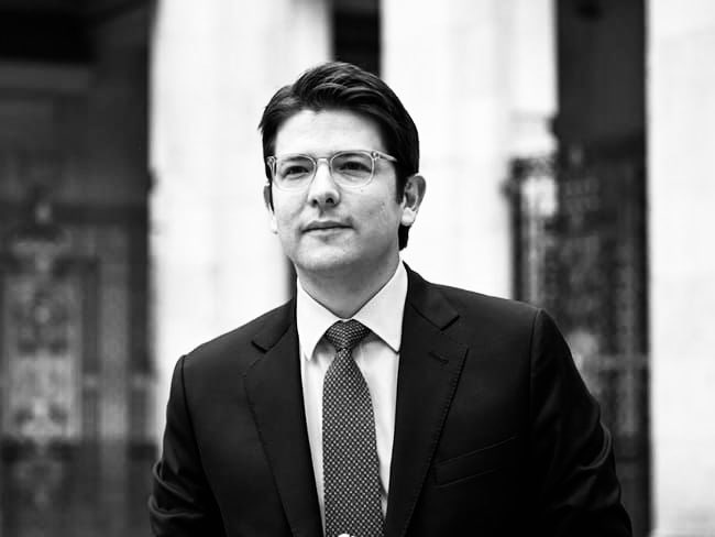 Miguel Uribe Turbay, homme politique d'opposition et candidat à la présidentielle, est décédé ce matin des suites de blessures subies lors d'une fusillade lors d'un meeting de campagne début juin. Il avait 39 ans.