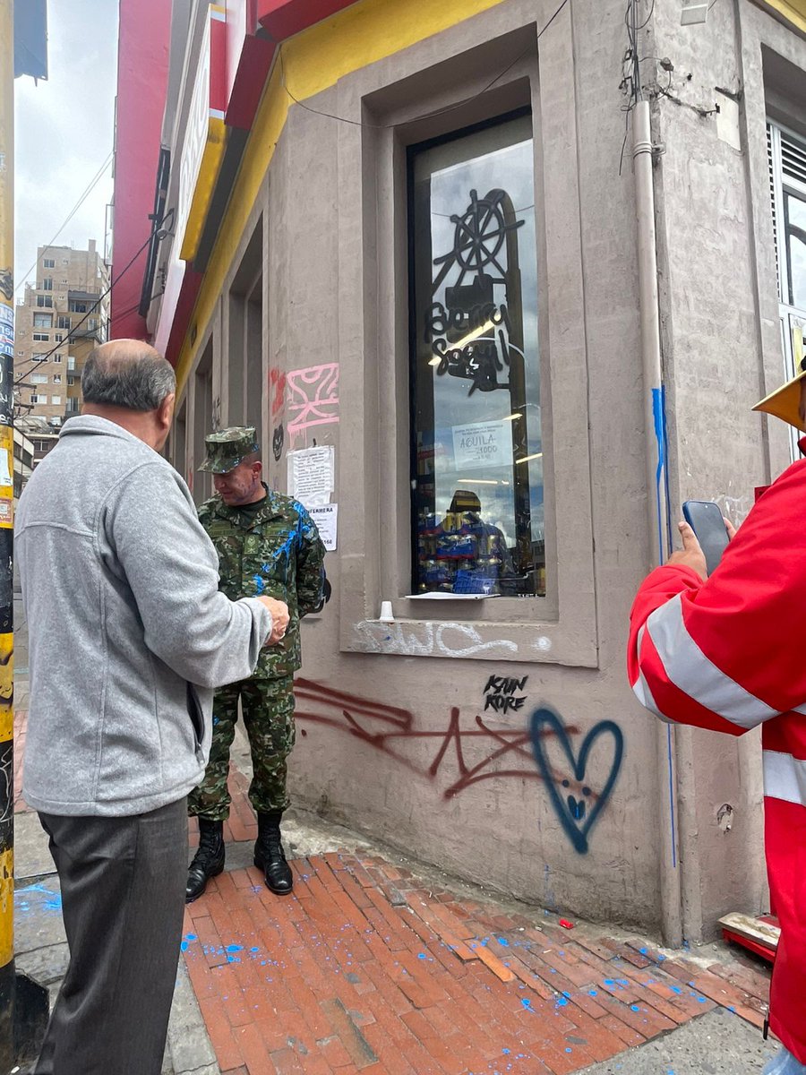 Protests in Bogotá: An ATM at the National Museum and a building on Chile Avenue were vandalized, and a soldier was attacked on 72nd Street. TransMilenio reports blockades and detours on Seventh and 26th Streets.