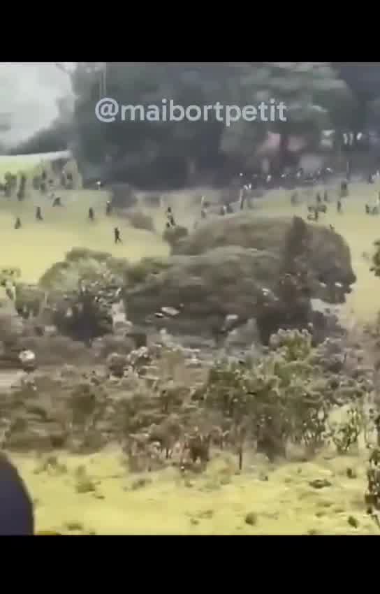 Six dead and more than 100 injured after a brutal clash between the Misak and Nasa communities in Cauca. It began with stones and machetes, ended with firearms, burned houses, and the murder of a Misak leader. All because of an ancestral land dispute. The government thought it could resolve centuries of conflict with a decree handing the land over to the Nasa. The Misak rejected it, and the violence erupted.